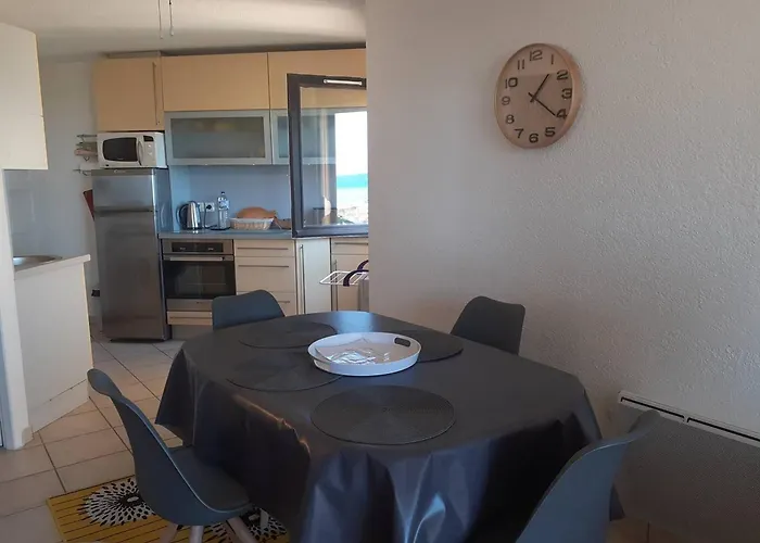 Appartement Location T2 A 50m De La Avec Parking Securise - Fr-1-782-4