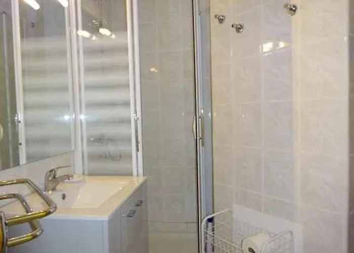 Location T2 A 50m De La Avec Parking Securise - Fr-1-782-4